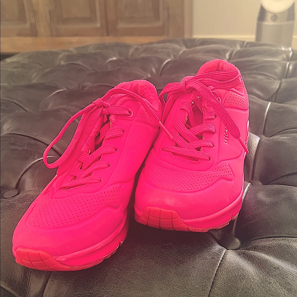 Kids size 6 sketchers.  Worn twice